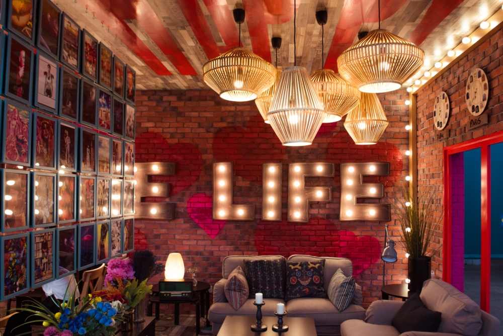 木地板安装的好才能出效果，老师傅给你介绍怎么装木地板