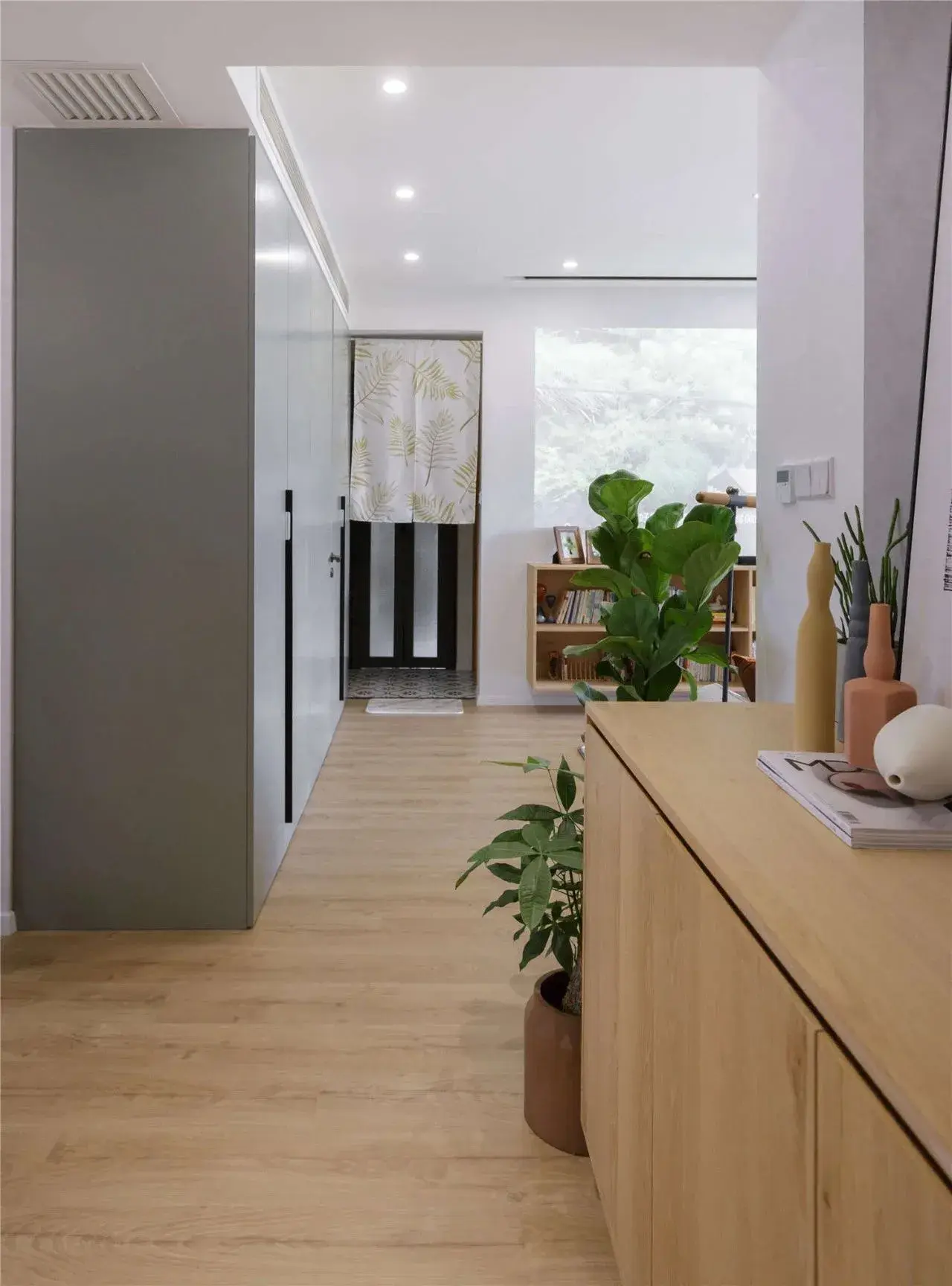 地板选了这种颜色，家里瞬间高大上起来，配色也不会踩雷！