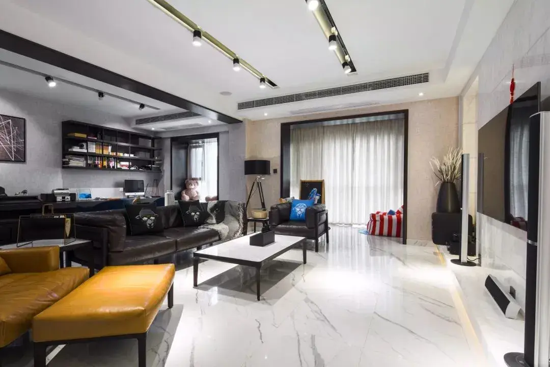 地板选了这种颜色，家里瞬间高大上起来，配色也不会踩雷！