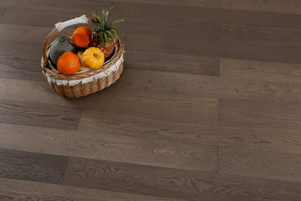 装修时不满足于普通地板，听了朋友建议用这种，入住就后悔了