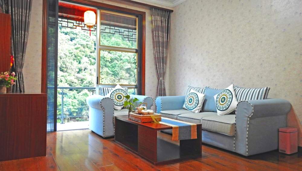 富翔地板之家 - 高品质地板销售与安装服务