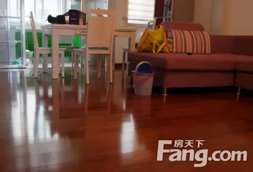 实木地板和复合木地板的特点，实木地板和复合木地板的区别