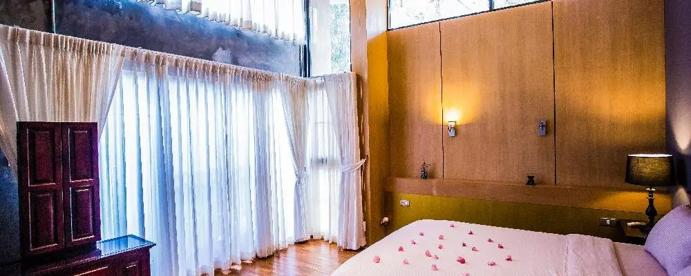 一旦高温复合地板甲醛就会释放，师傅解释完，后悔知道晚了！