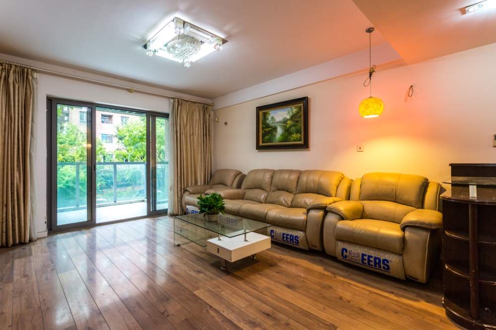 一旦高温复合地板甲醛就会释放，师傅解释完，后悔知道晚了！